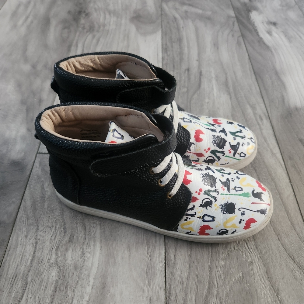 Monkey Feet " Hocus Pocus Inspired " Hi-Top Sneakers size 7-8 Youth